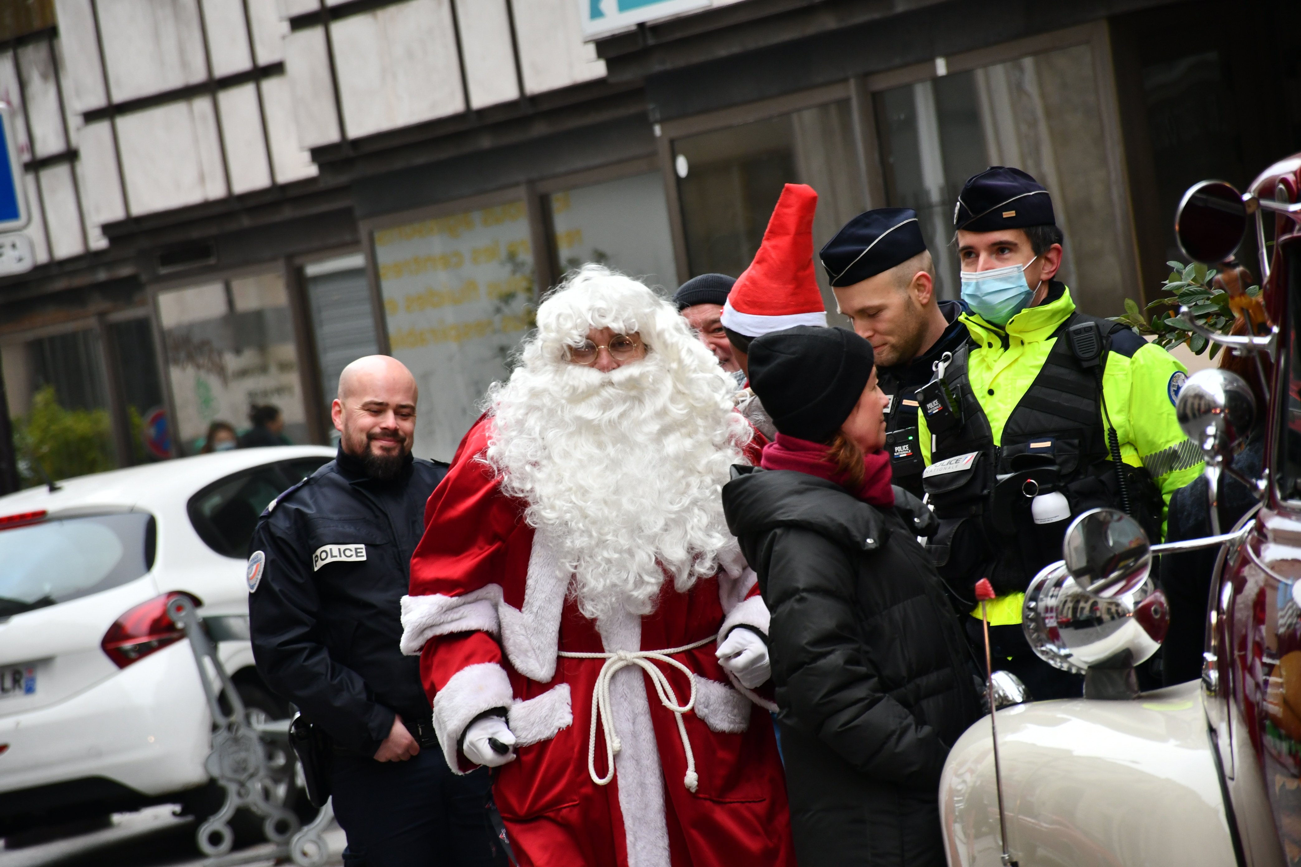 Toys run Noel de Sacha 2022- Le père Noel et la police 
